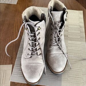 White Mountain Women's Lace-Up Boots - Light Gray